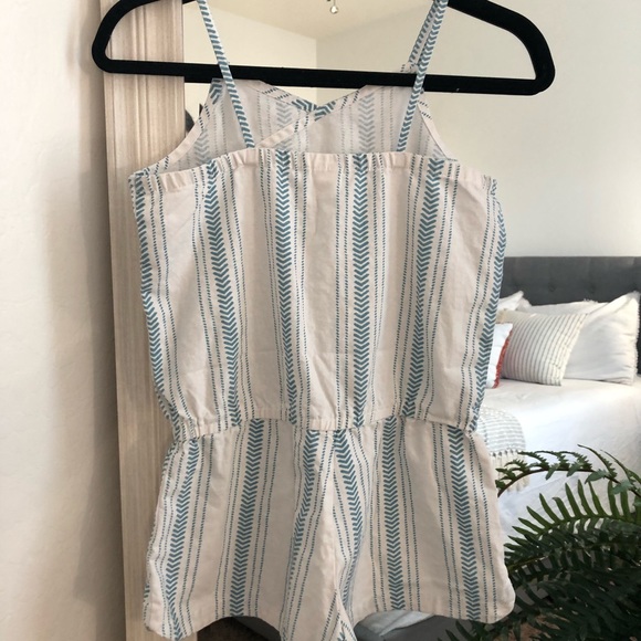 Two adorable Rompers - Picture 4 of 8